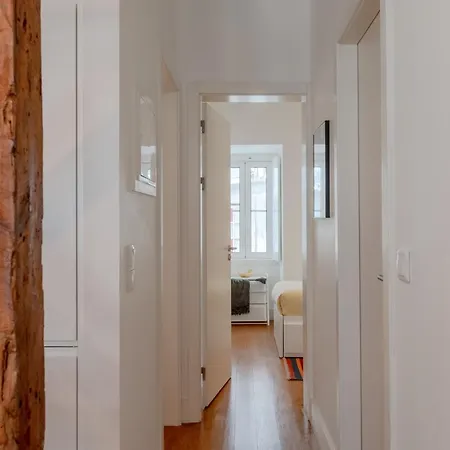 Industrial Haven - Downtown Apartment